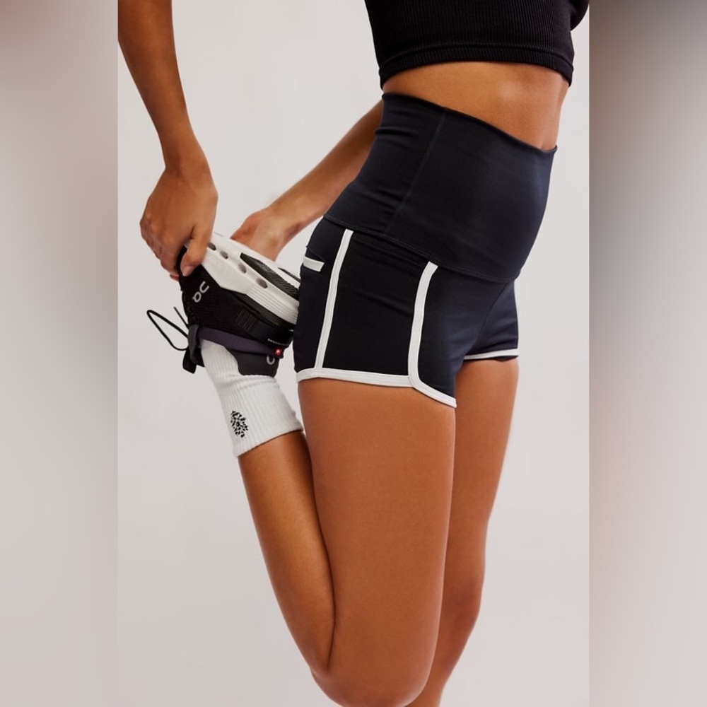 FP Movement Island Time Short Black/White